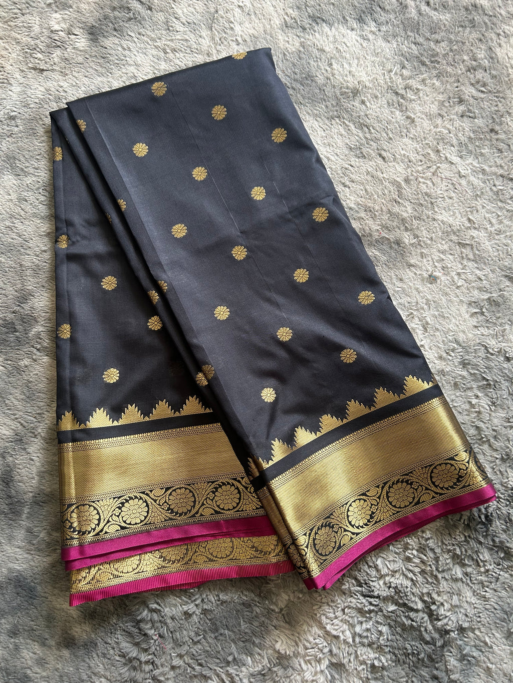Semi Silk Black Magenta Buta
